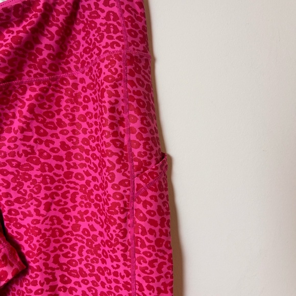 Torrid Active Performance Core Crop‎ Leggings 3x V Day Pink Leopard Plus Size - Picture 5 of 10